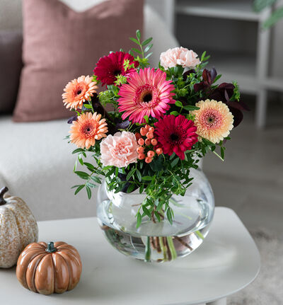 Gavebukett fersken og burgunder Gavebukett fersken og burgunder